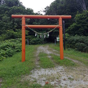 Gate to a rural Shinto shrine.