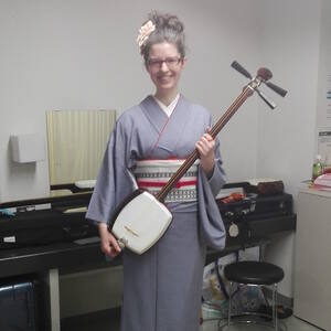 Learning how to play the shamisen
